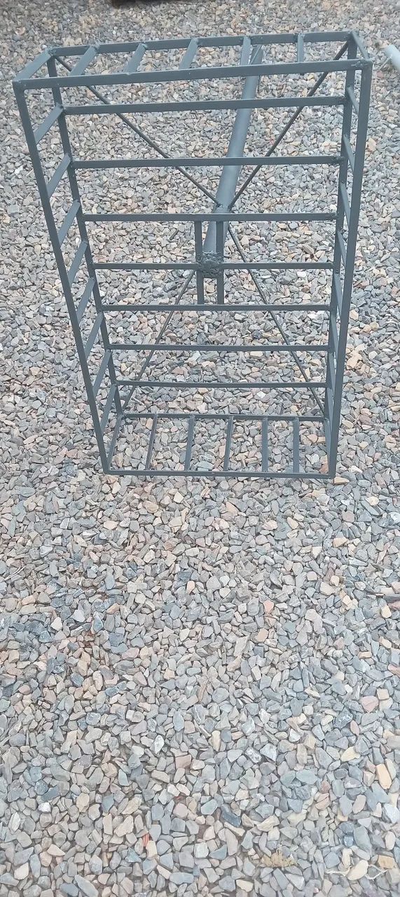 Lixeira  de calçada  desde o tamanho  padrão até úmero e meio de comprimento 