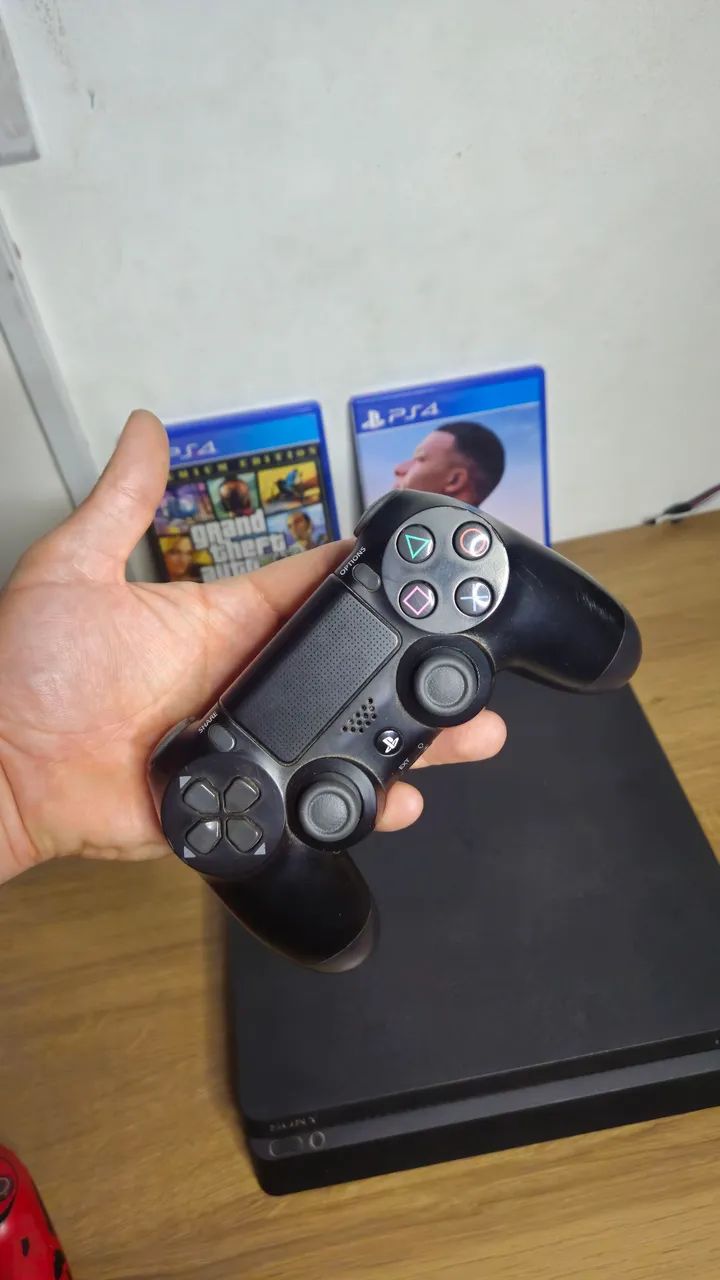 Playstation 4 - 2 jogos e 2 controles - Foto 4