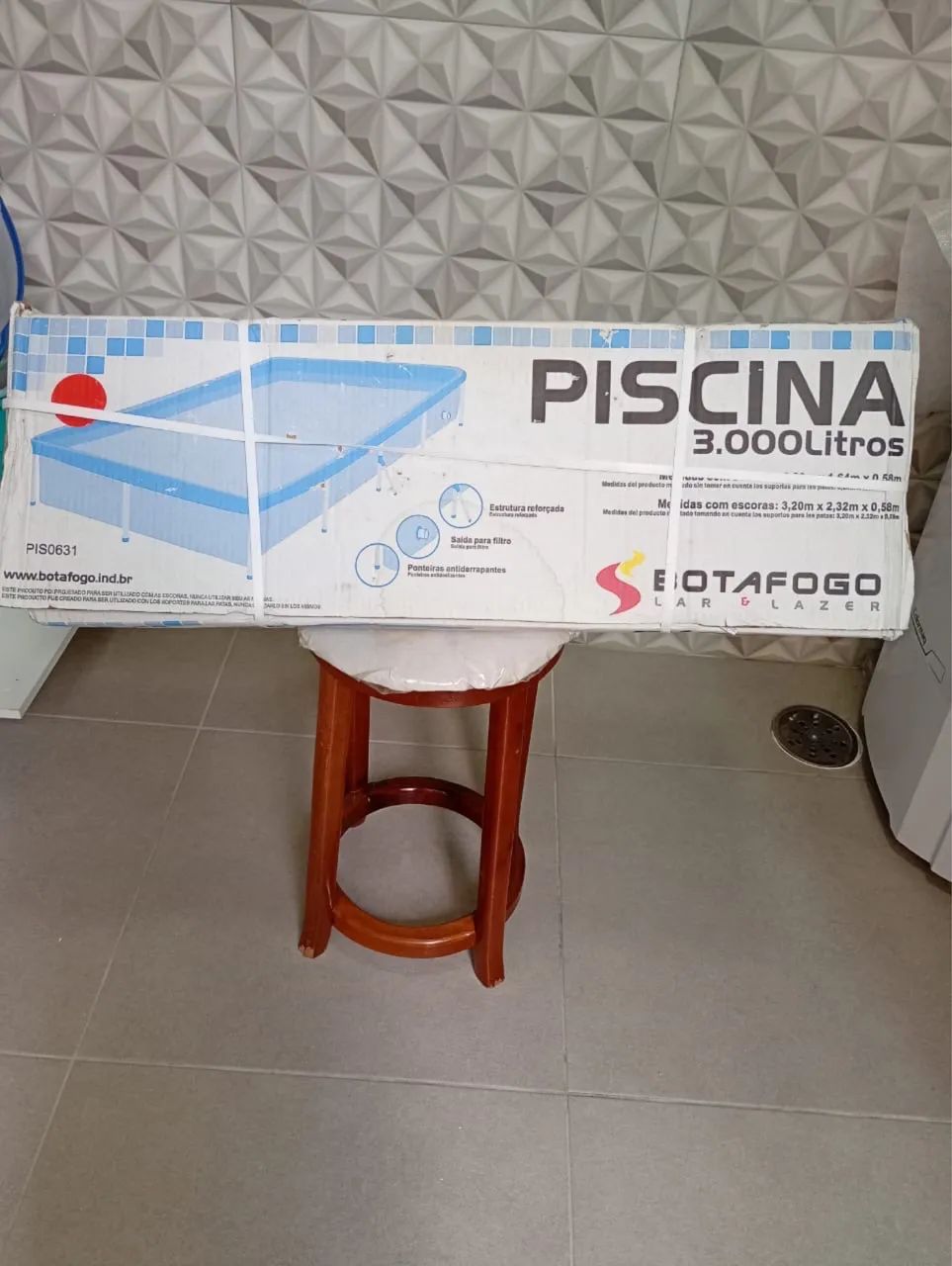 Piscina 3.000 retangular lacrada