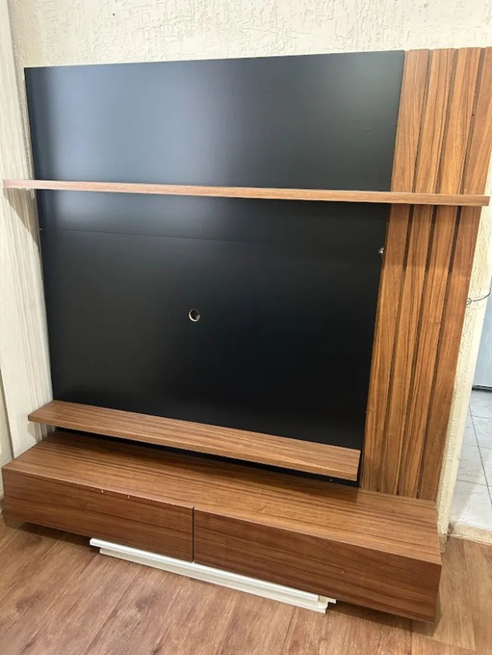 Painel para TV Suspenso Ripado