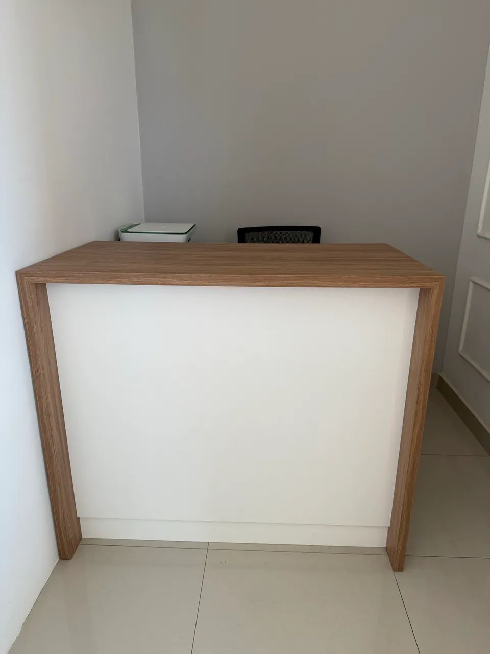 BALCÃO RECEPÇÃO IMPECÁVEL 