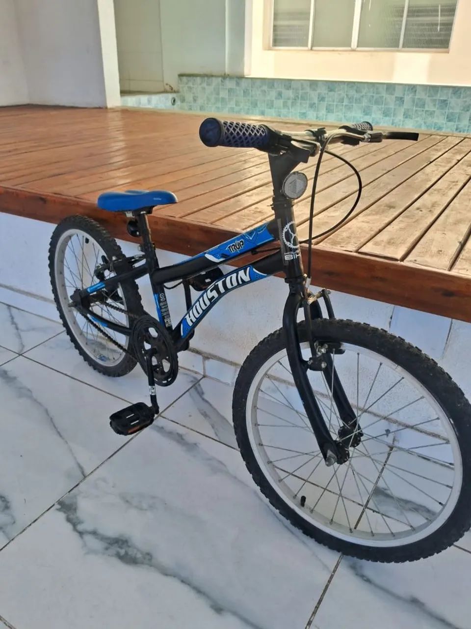 Bicicleta infantil aro 20 (Semi nova) - Foto 2