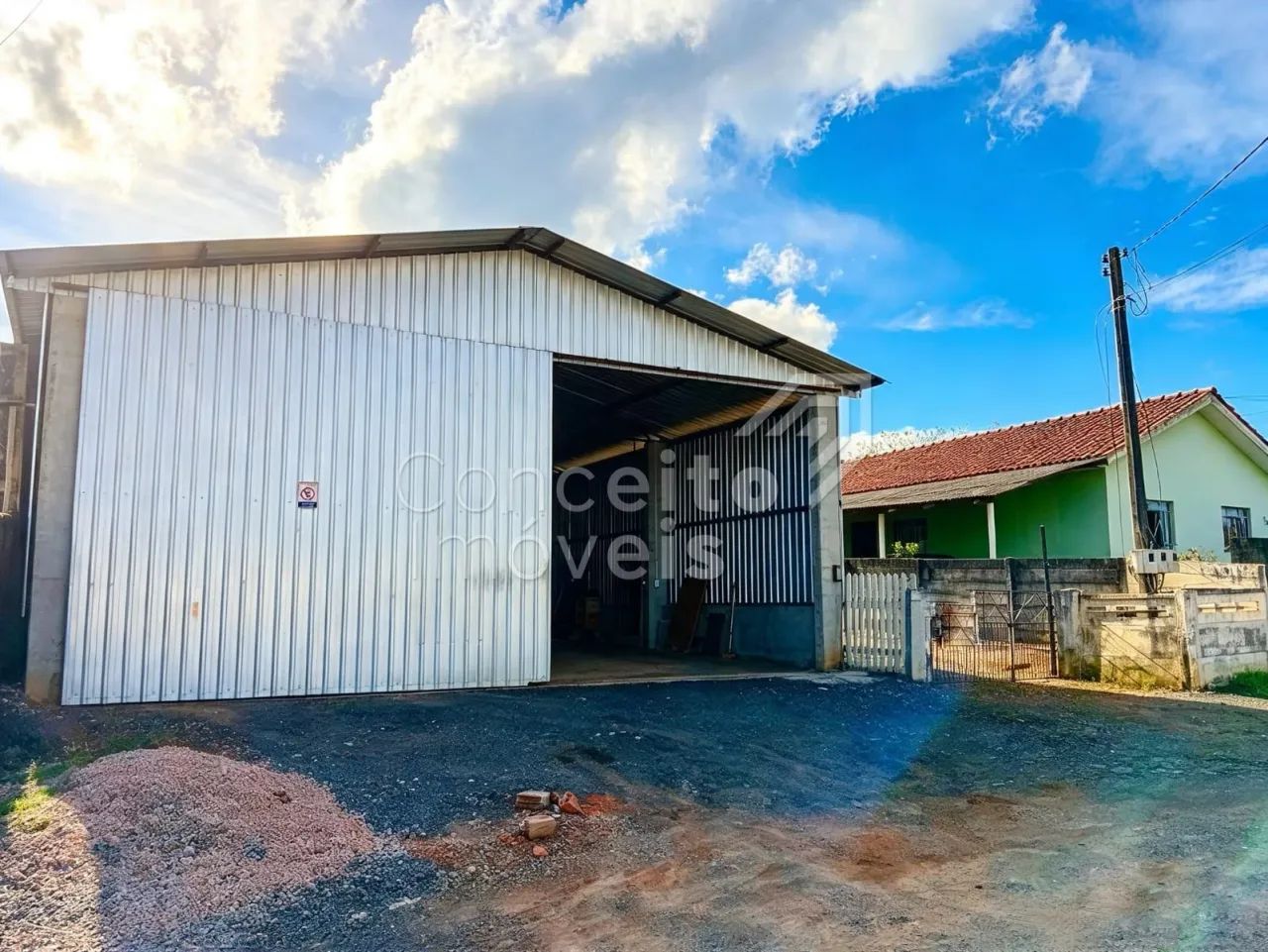 Armazém e/ou Barracão com 150 m² - Cará Cará