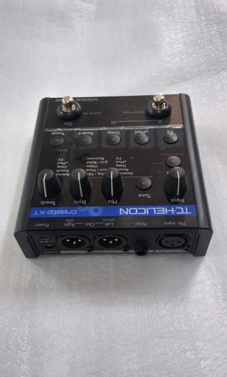Pedal De Efeito Tc Helicon Voicetone Create Xt Preto Preto