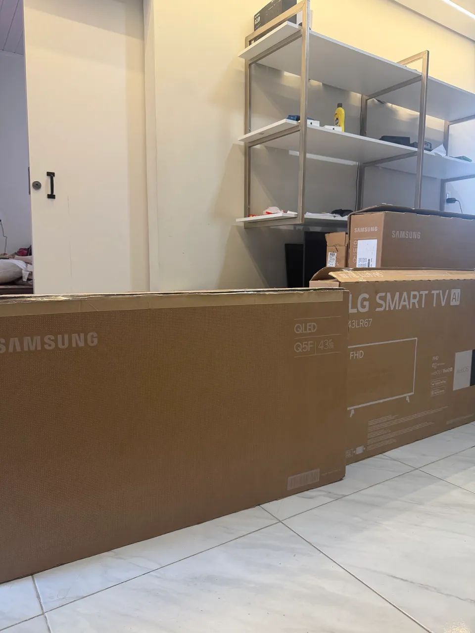 TVs 43 smart Samsung e LG mágic web os,sistemas super rápidos ,TVs novas não tem uso 
