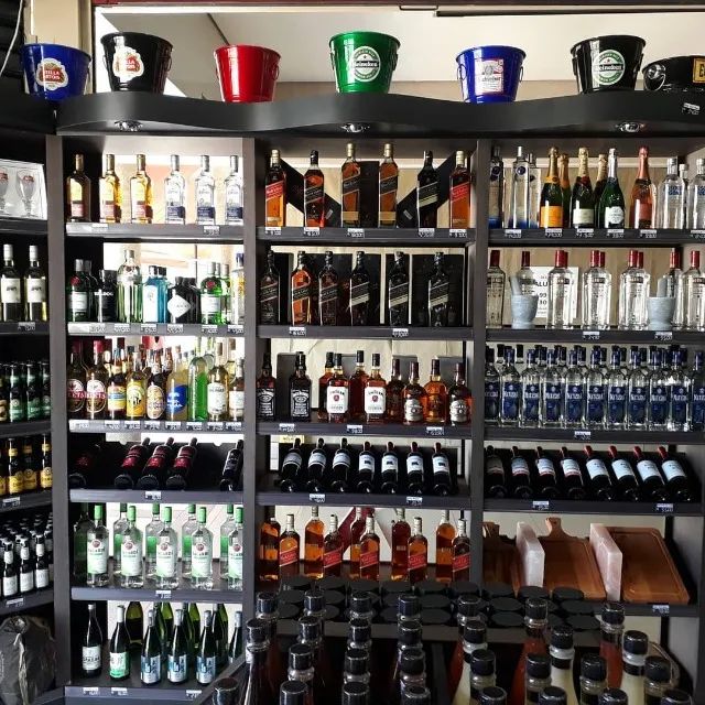 ESTANTES + GÔNDOLAS PREMIUM MADEIRA - LOJA COMPLETA BAR / EMPÓRIO - Foto 3