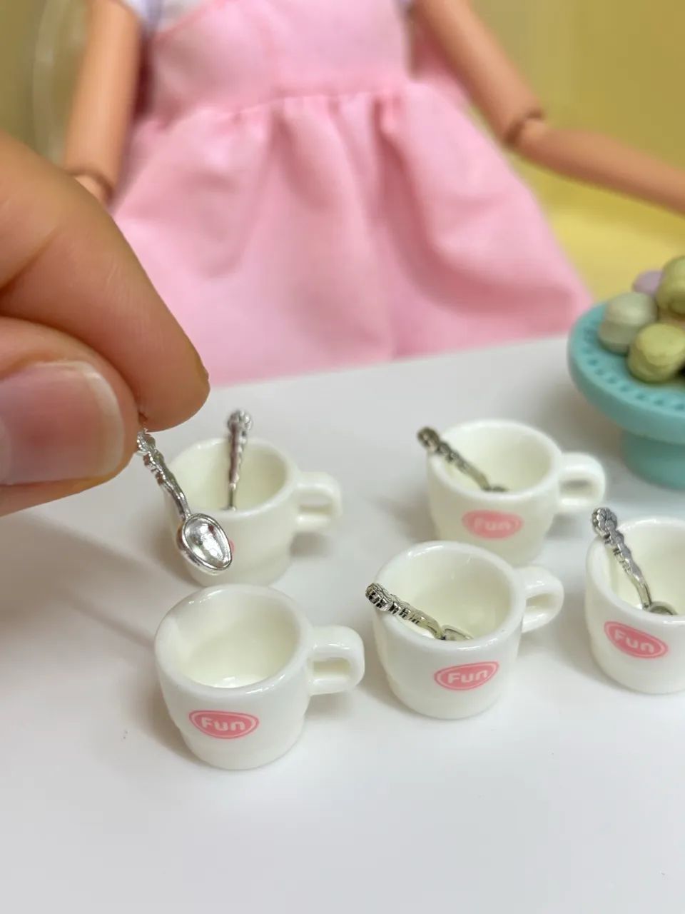 Kit xícaras e macarons Barbie - Foto 2