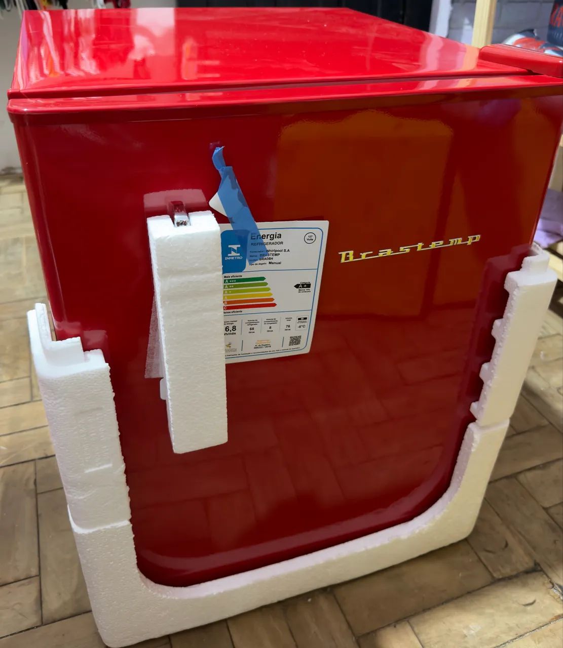 Frigobar Brastemp retrô Red