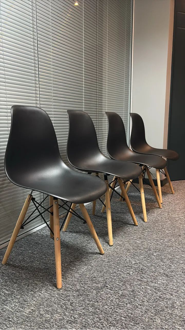 Cadeira estilo Eames preta - ótimo estado - Foto 3