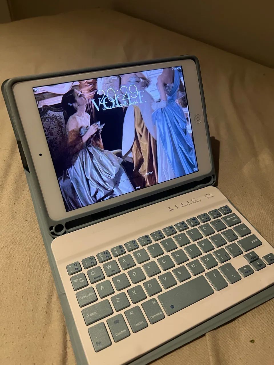 iPad Mini 1 + Capa Magnética com Teclado Bluetooth