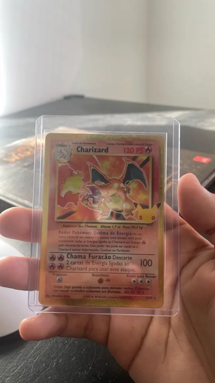 Carta Charizard edição 30 anos