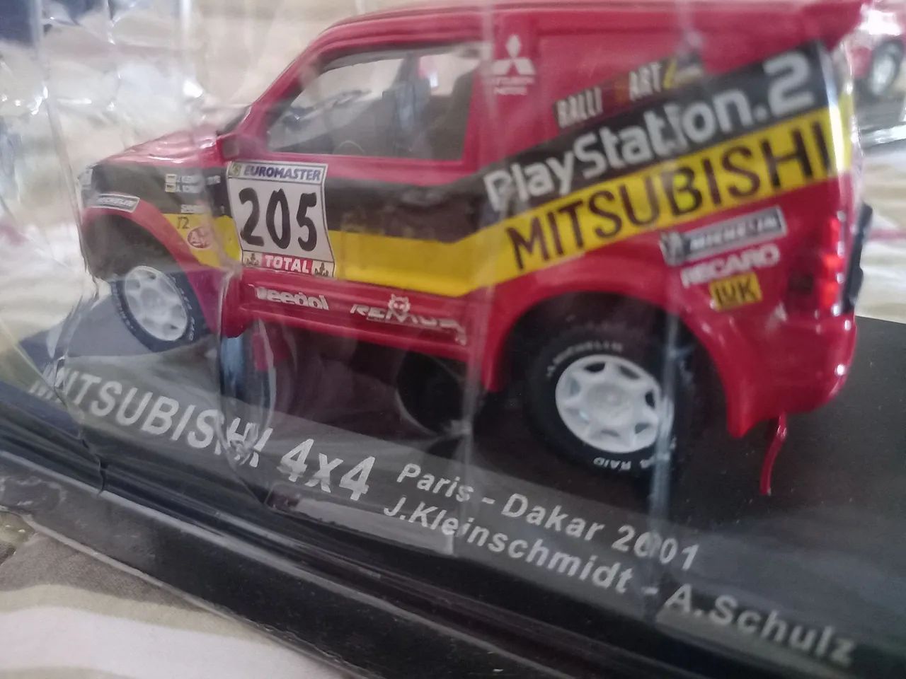 Miniatura Mitsubishi 4x4 Paris Dakar 2001 escala 1/43 - Foto 2