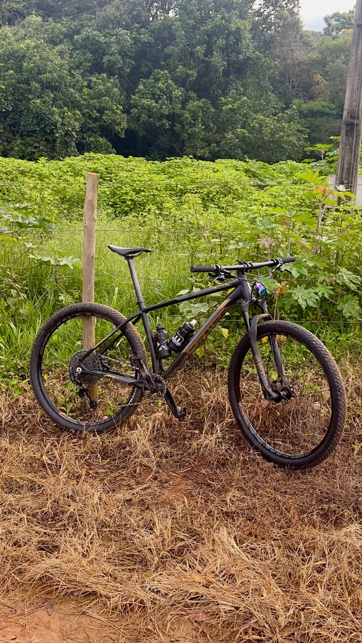 bicicleta de mtb aro 29 vendo ou troco - Foto 2