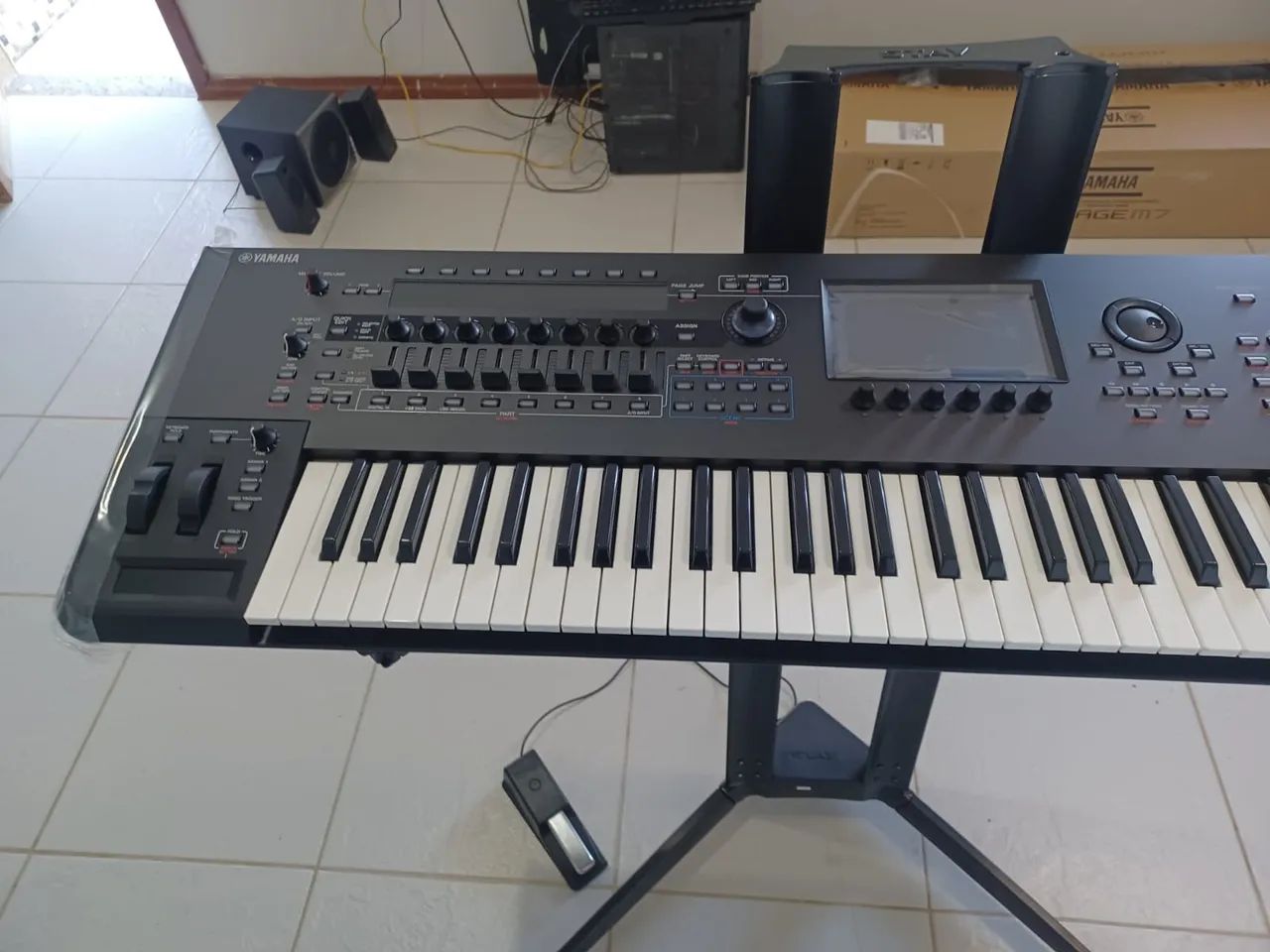 Yamaha Montage M7, com Case. E plástico no visor. - Foto 5