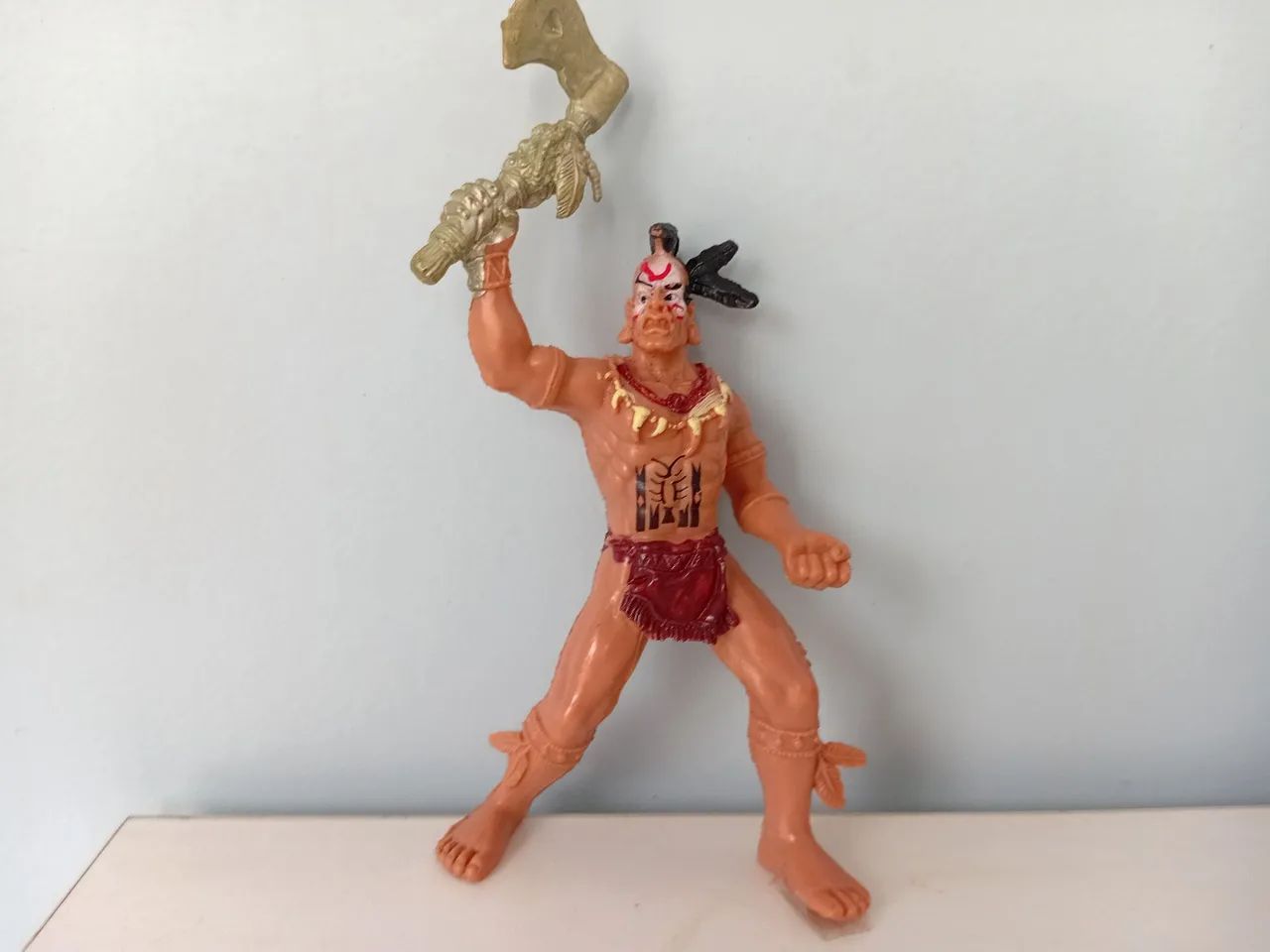 Boneco/ figura forte apache Índio com Machado 11 cm 