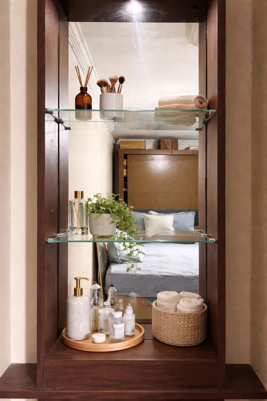 Penteadeira suspensa (móvel adaptado)