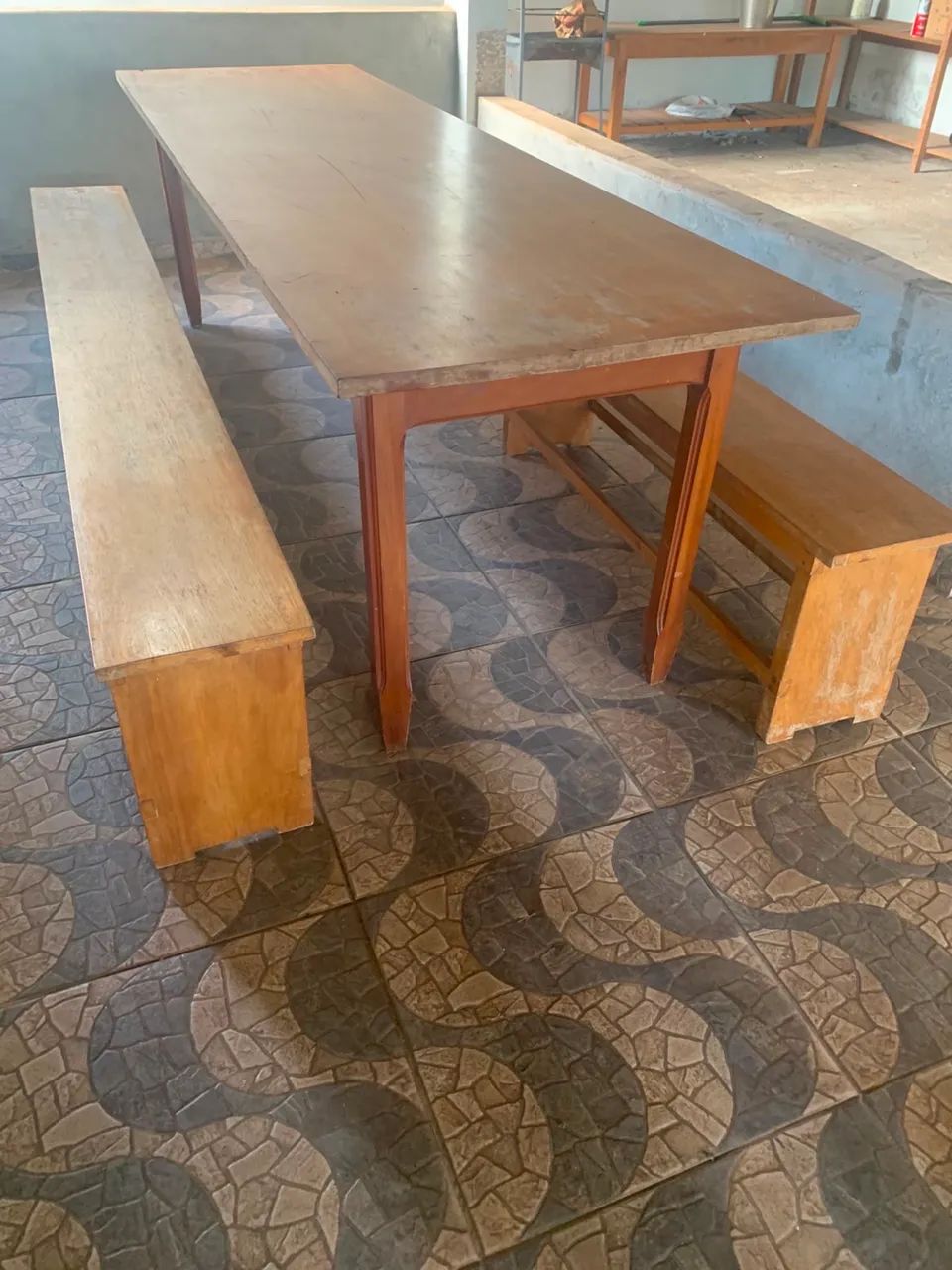Mesa de Mogno com 2 bancos de cerejeira
