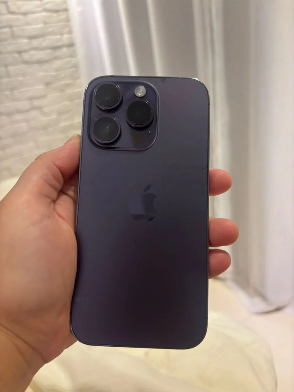 iPhone 14 Pro roxo