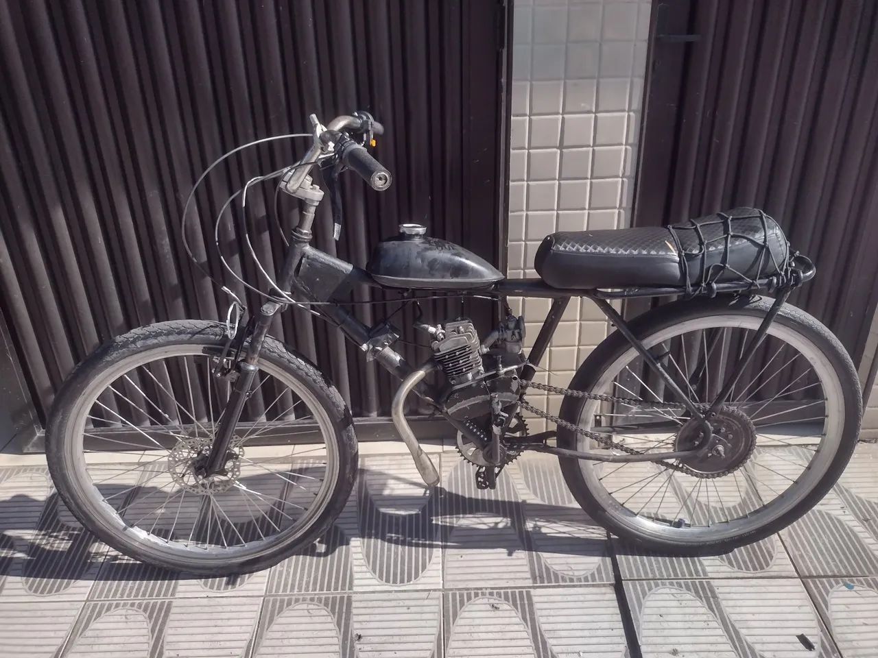 Motorizada a venda eim bom estado