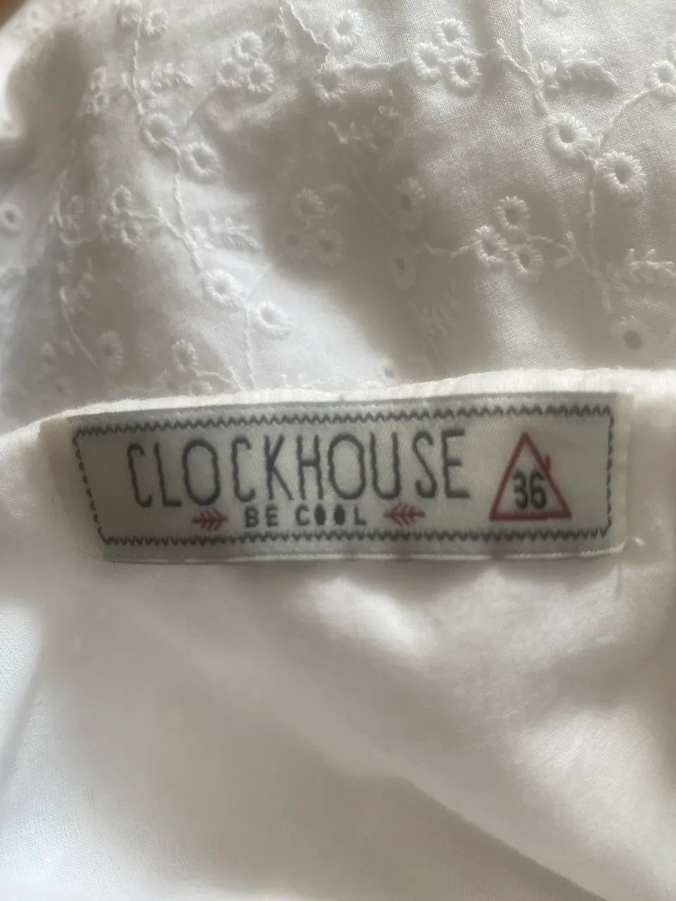 Vestido Delicado de tecido lese - Clockhouse - Foto 4