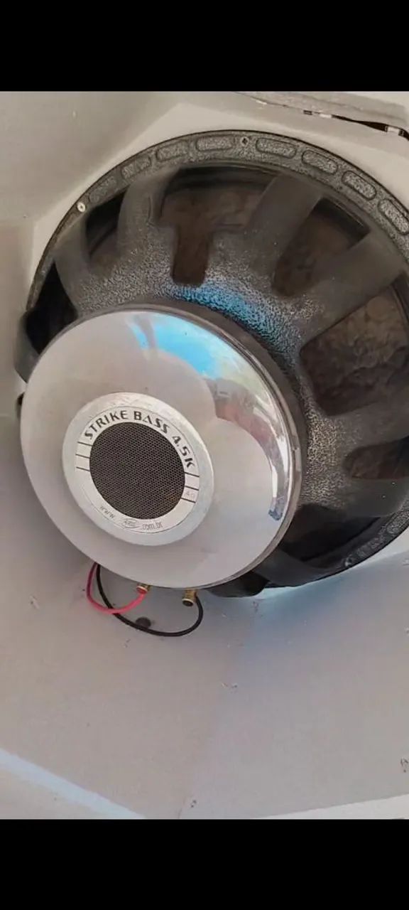 Vendo alto falante de 18 polegadas,4.5 ,650  e 2 médio de 12 polegadas 750