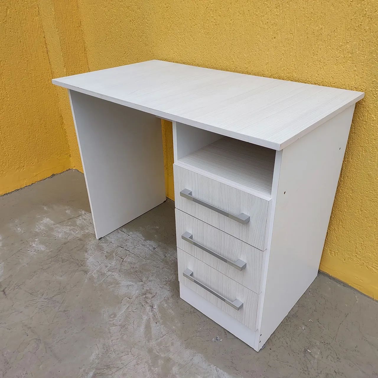 Escrivaninha com gavetas  - Foto 2