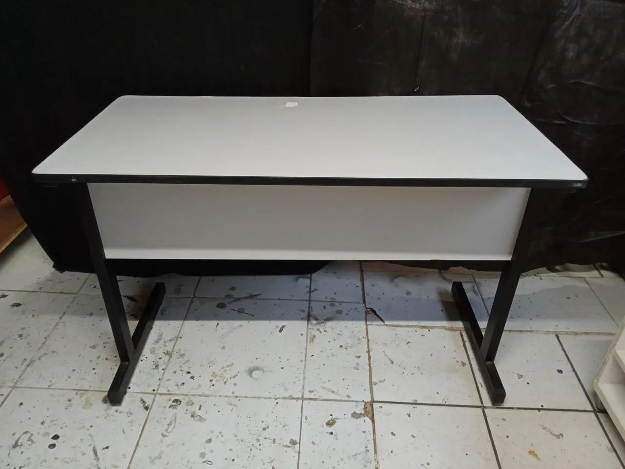 Mesa de Escritório com Gavetas  - Foto 3
