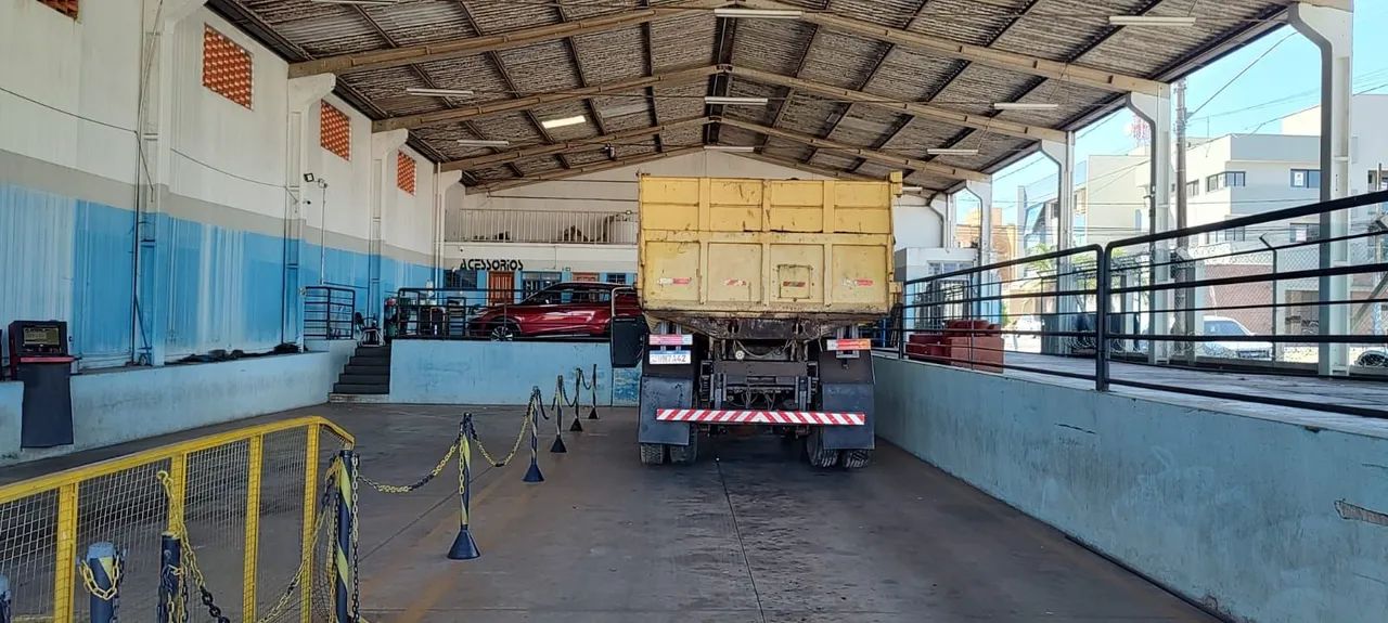 Locação Caminhão Basculante 6x4  - Foto 2