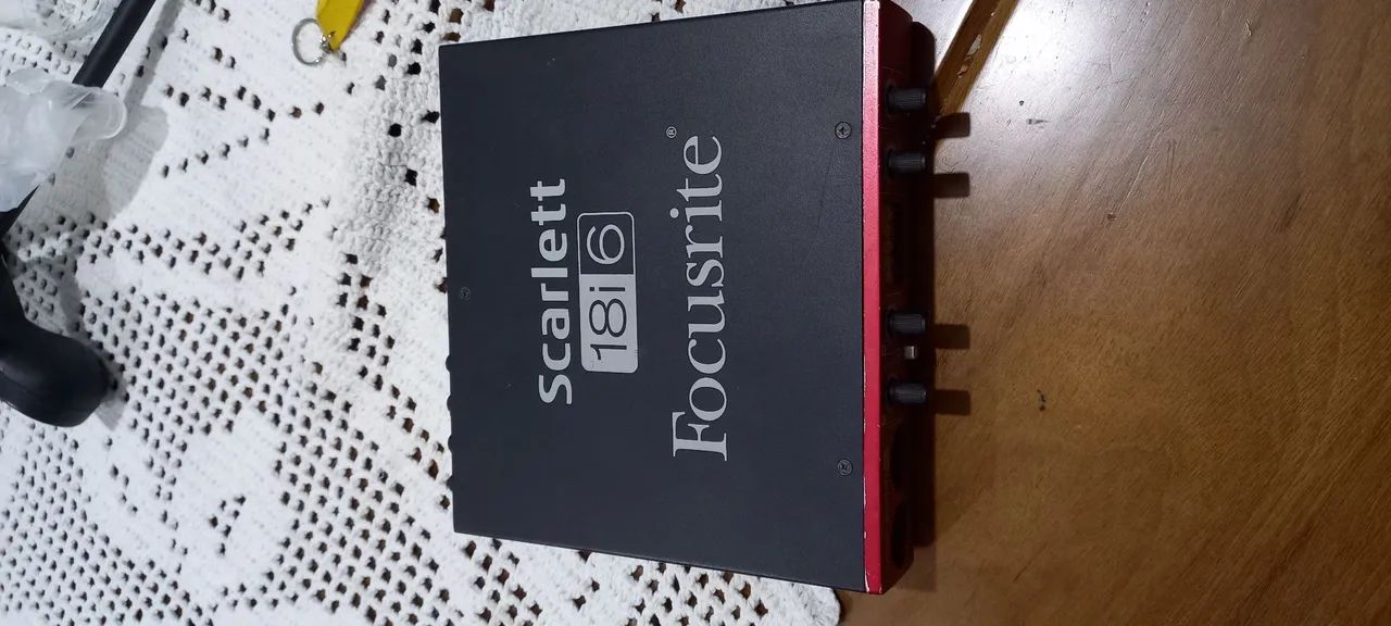 Vendo interface de audio focusrite 18i6 