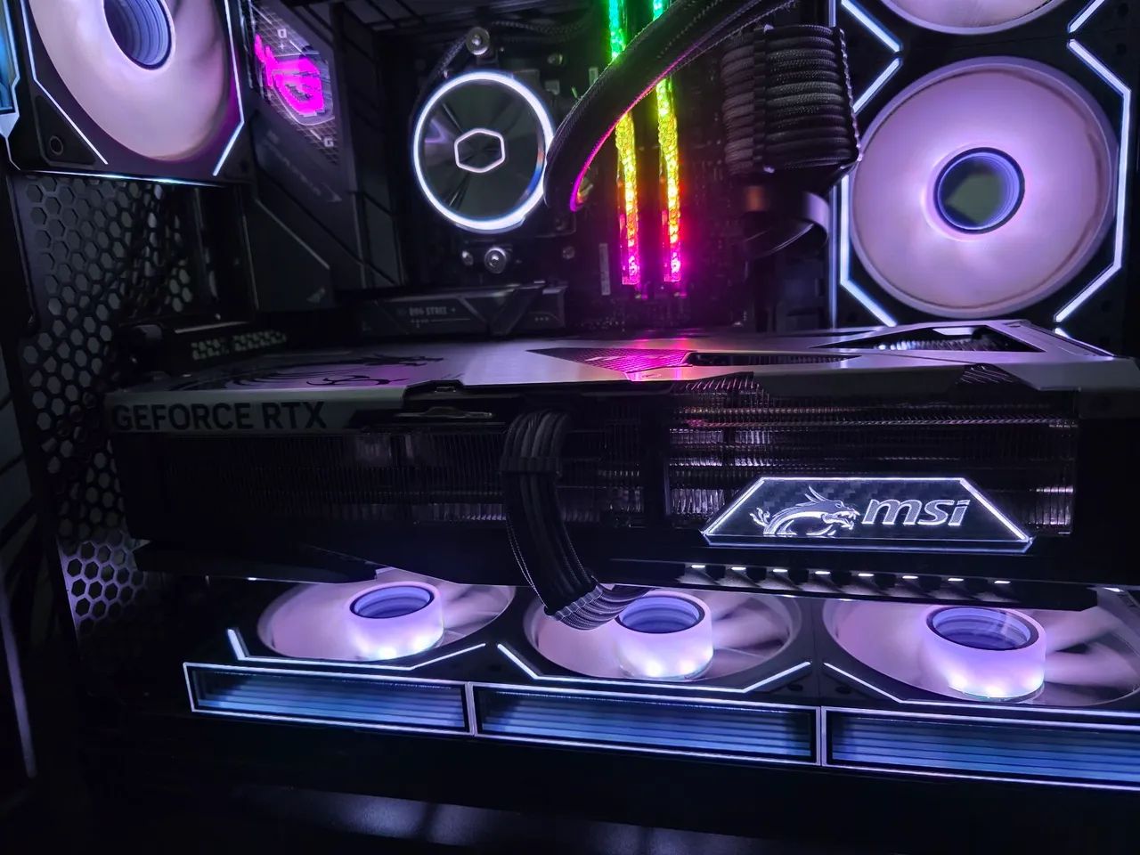 MSI GeForce RTX 5090 32G VANGUARD SOC LAUNCH EDITION - Foto 2