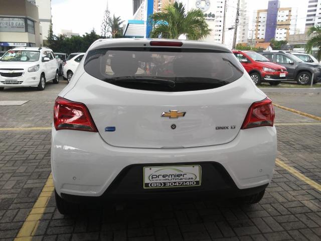 GM Onix LT 1.4 Flex 2017 Automático, impecável! - Foto 4