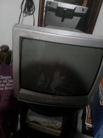 Tv 14 polegadas com controle remoto perfeito estado e funciona perfeitamente