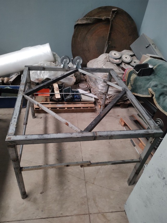 Estrutura metalica para bancada