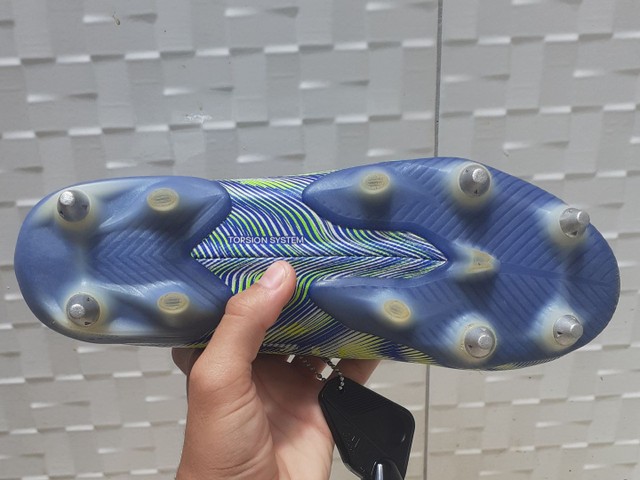 chuteira nemeziz 1