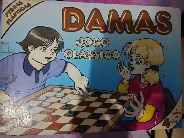 Jogo de damas do São Paulo com alto relevo nas peças vermelho e