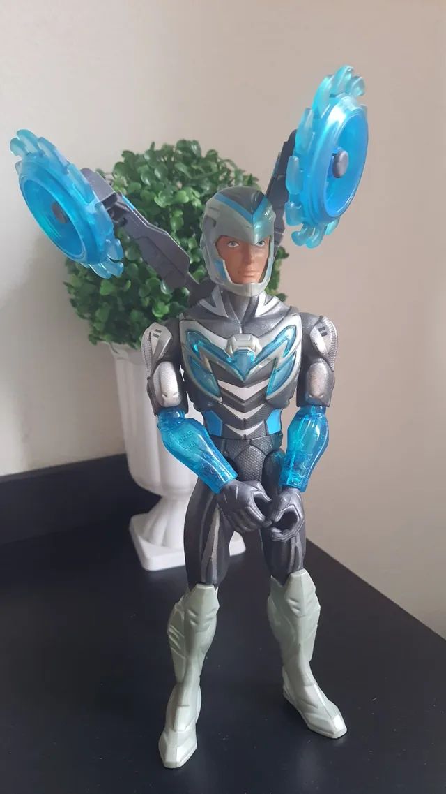 Boneco Max Steel