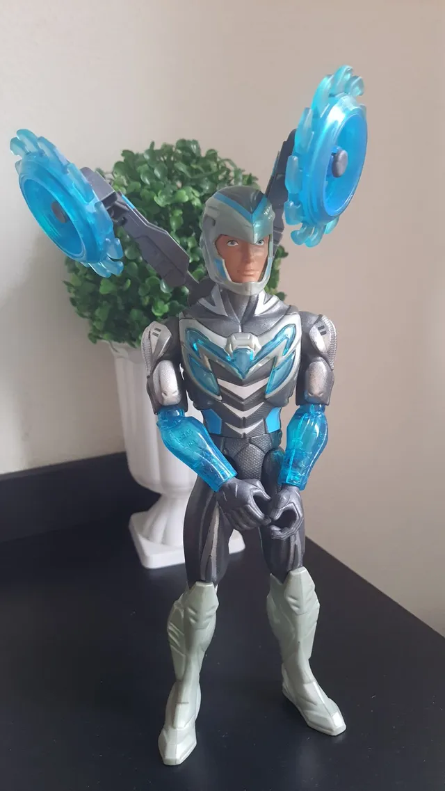 Boneco Max Steel