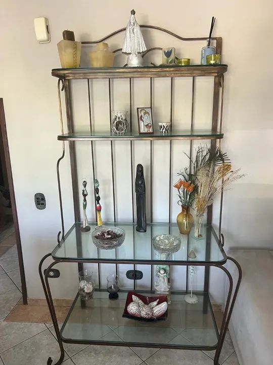 Estante de ferro e vidro 