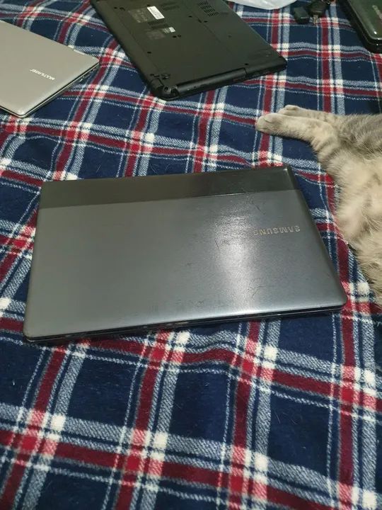 Notebook samsung i3 (não sei se esta funcionando sem carregador) NEGOCIO - Foto 2
