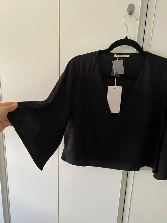 Blusa Dzarm decote em V, tamanho P, cor preta - Foto 3