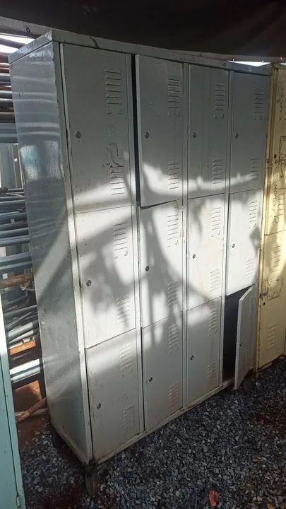 Armário de aço roupeiro 12 portas com as chaves
