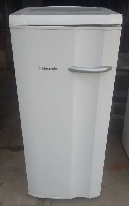 FREEZER VERTICAL ELETROLUX. ZAP.85. *