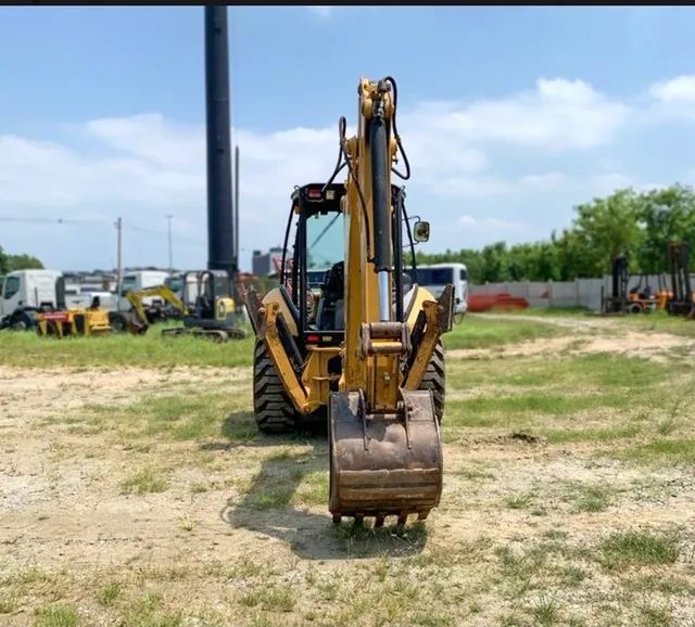 Retroescavadeira locação e serviços  - Foto 2