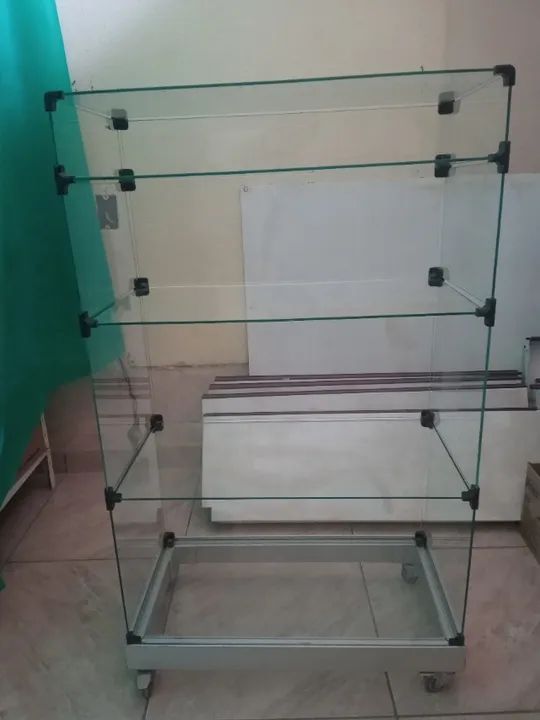 Balcão de vidro Temperado com Rodinha base em alumínio p/ Fechamento  - Betim-MG