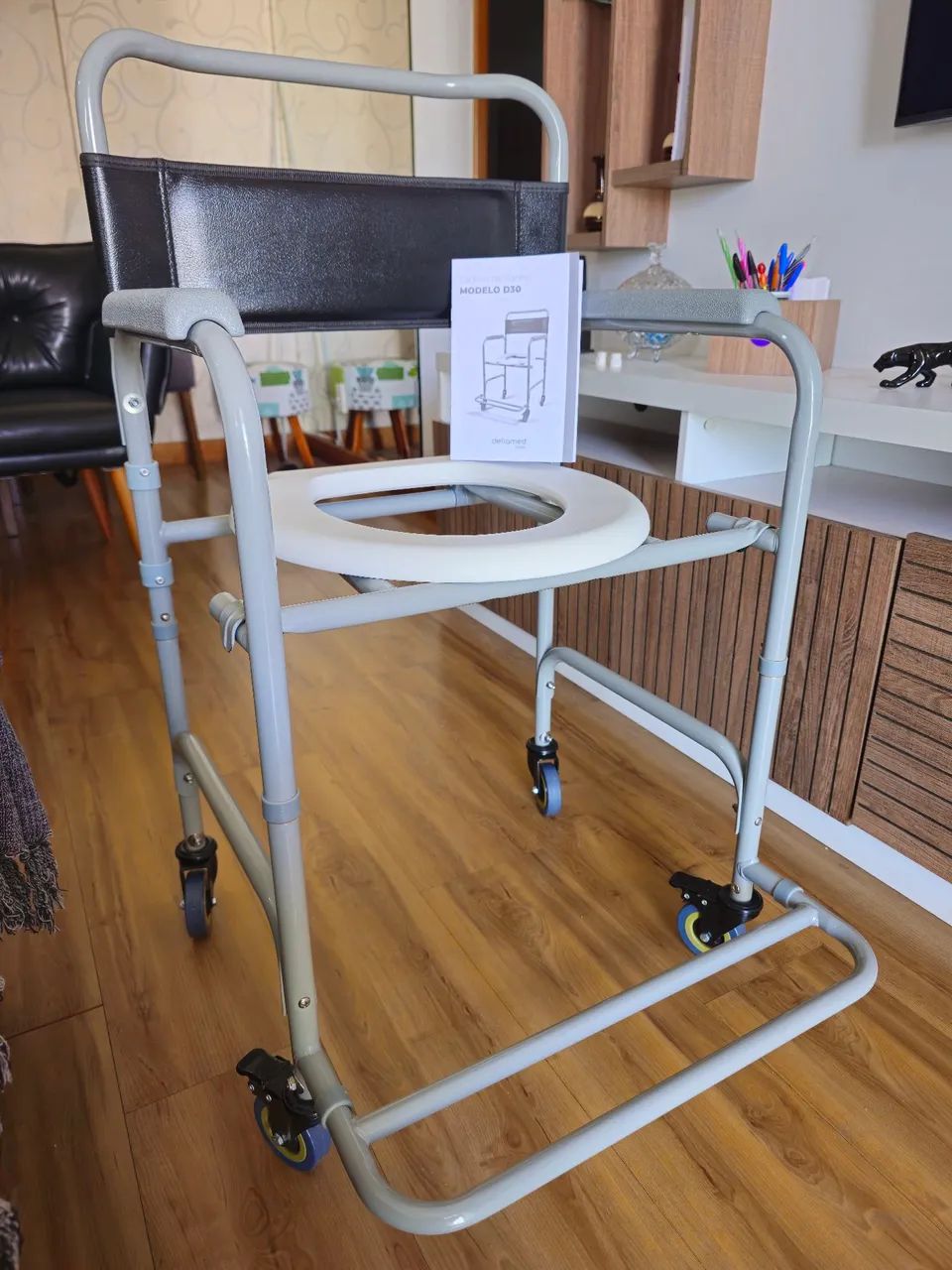 Cadeira de Rodas, cadeira higiênica, andador  - Foto 3