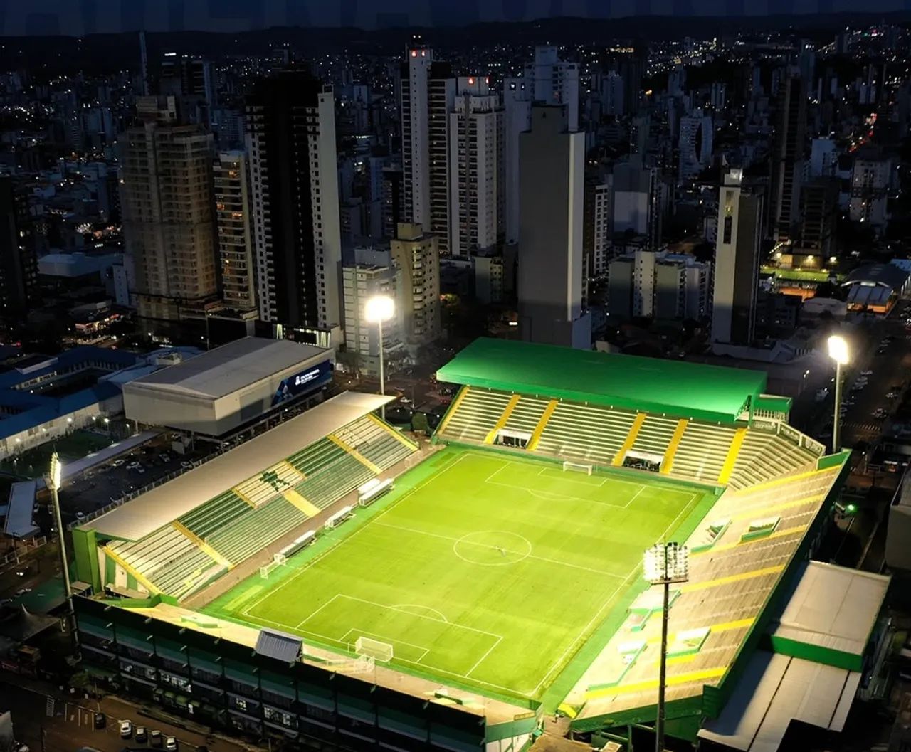 Instalação e iluminação pra estádio arena  - Foto 2