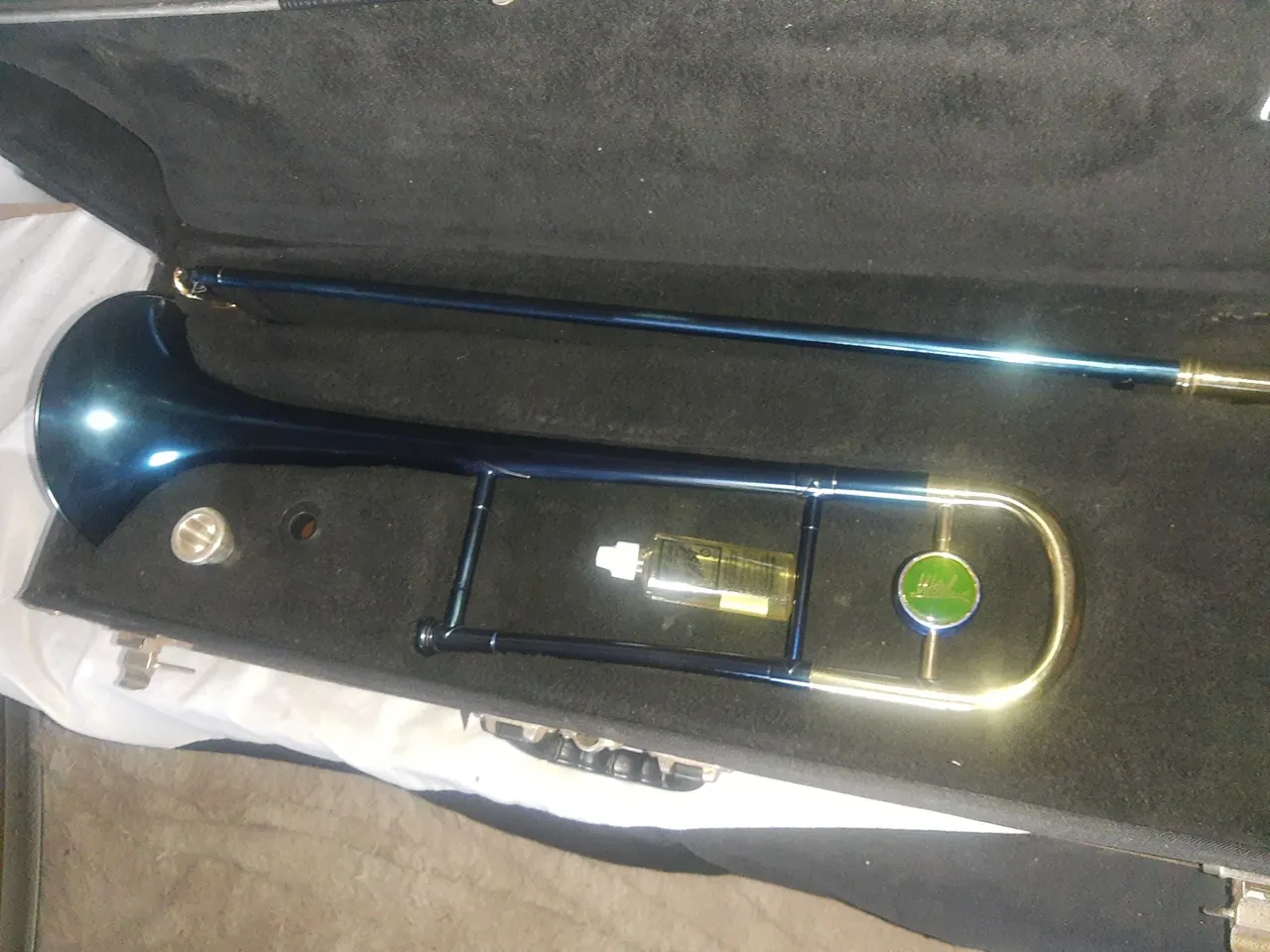 Trombone azul em ótimo estado