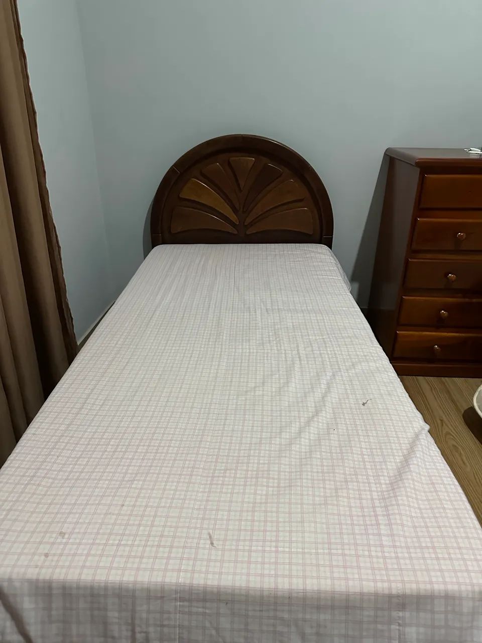 Cama de madeira 