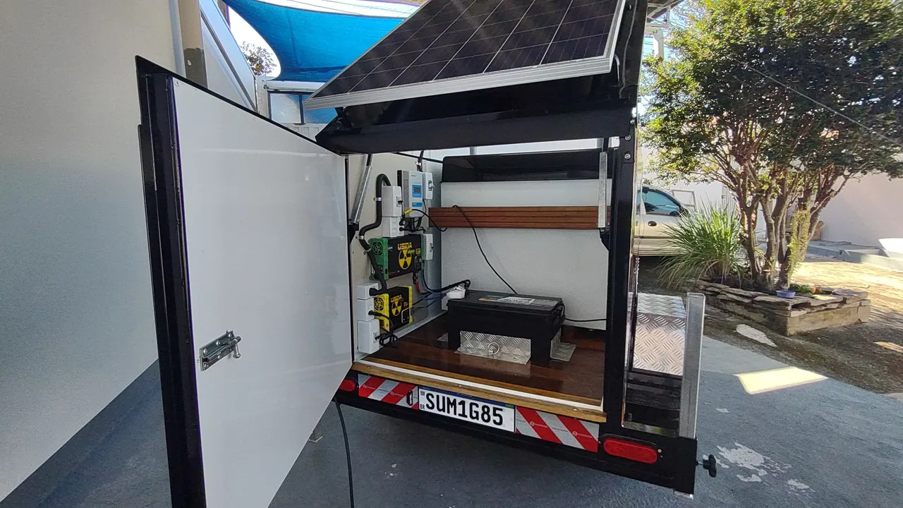 Carretinha reboque c/ freezer 300L c/ energia solar