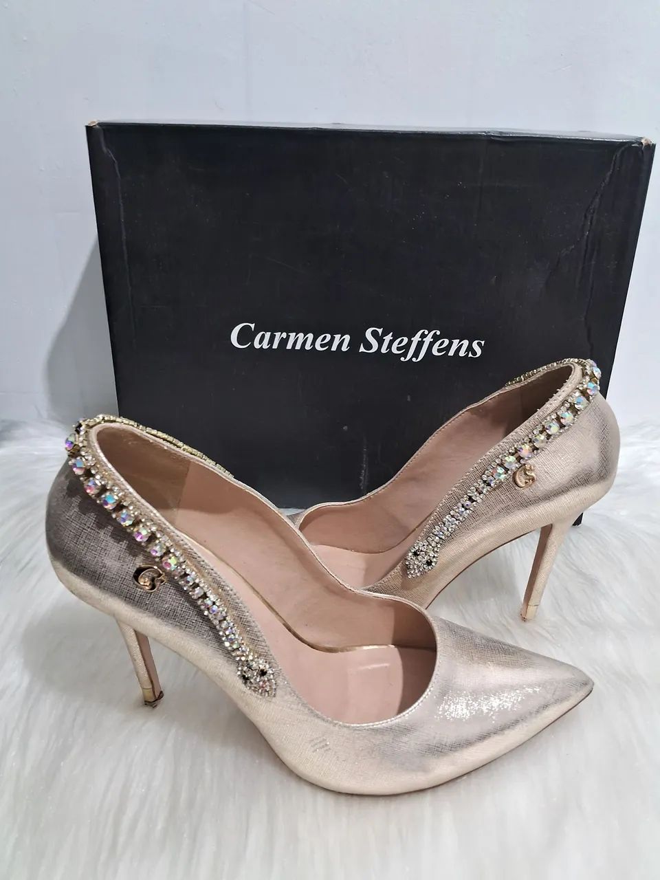 Scarpin dourado Carmen Steffens  - Foto 3